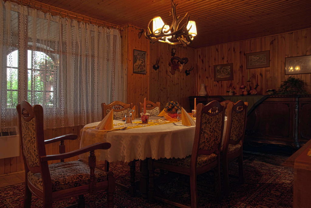 Lovecky Hotel Jivak Louceň Bagian luar foto