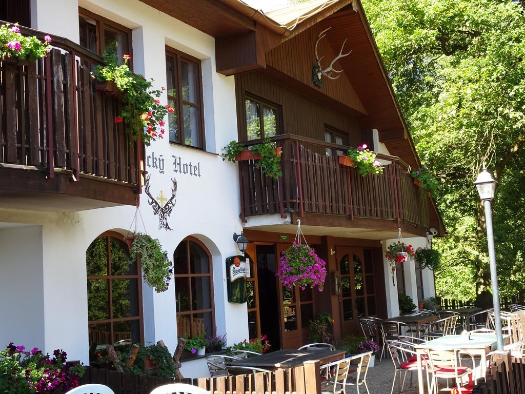 Lovecky Hotel Jivak Louceň Bagian luar foto