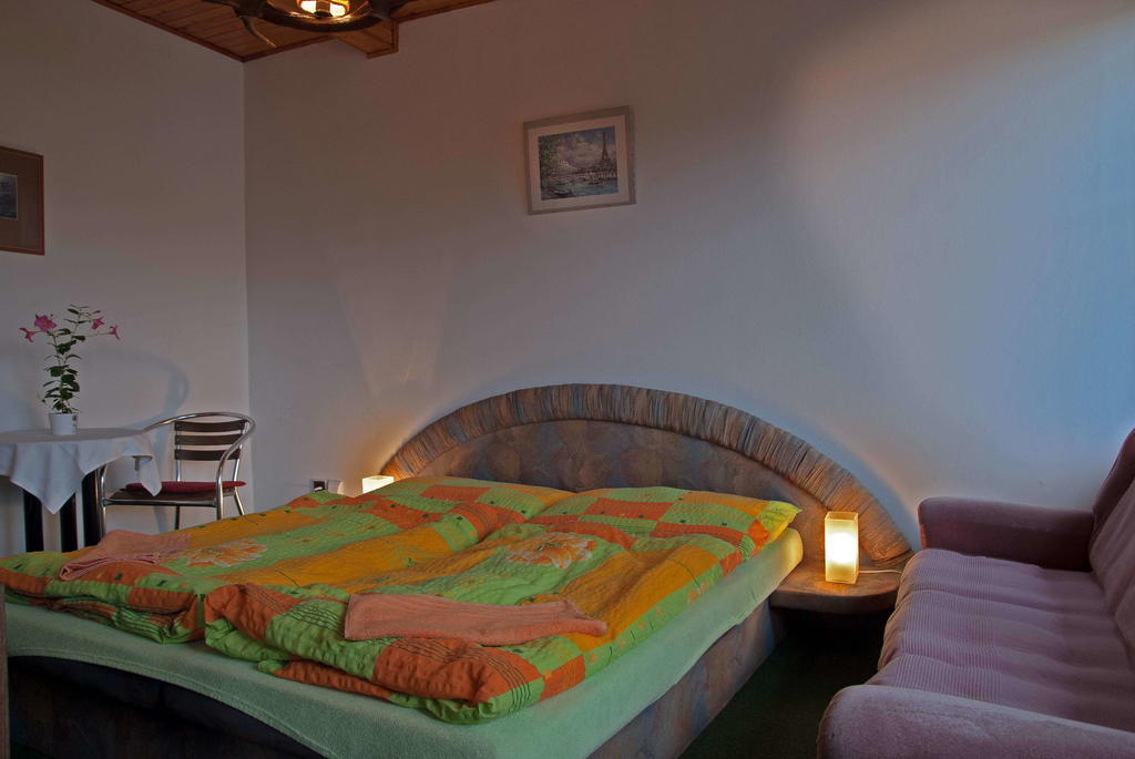 Lovecky Hotel Jivak Louceň Ruang foto