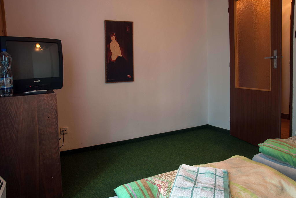 Lovecky Hotel Jivak Louceň Ruang foto