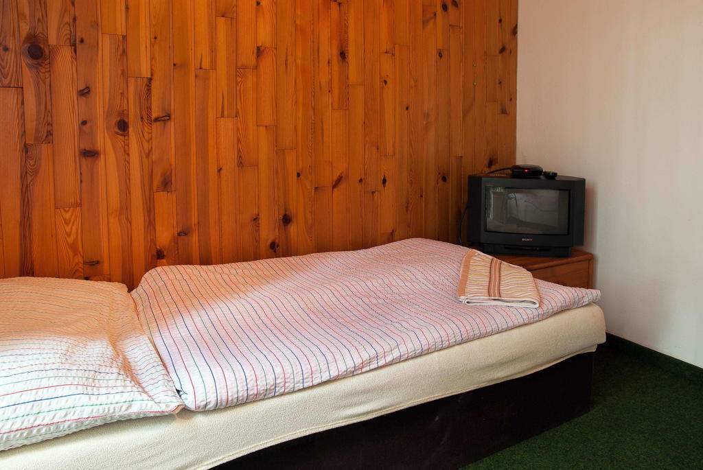 Lovecky Hotel Jivak Louceň Ruang foto