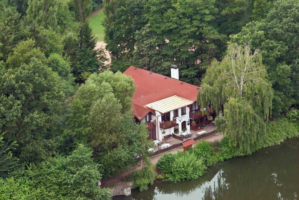 Lovecky Hotel Jivak Louceň Bagian luar foto