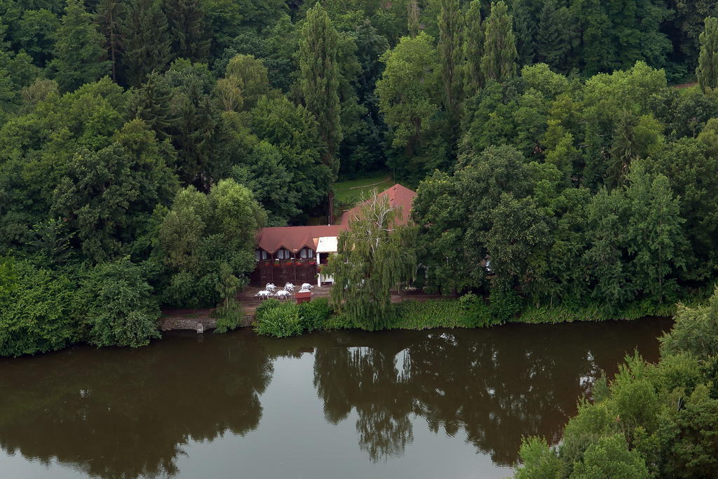 Lovecky Hotel Jivak Louceň Bagian luar foto