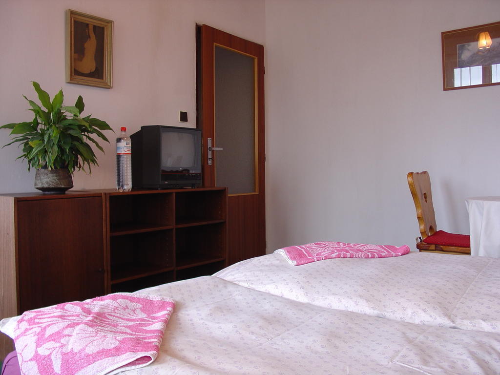 Lovecky Hotel Jivak Louceň Bagian luar foto