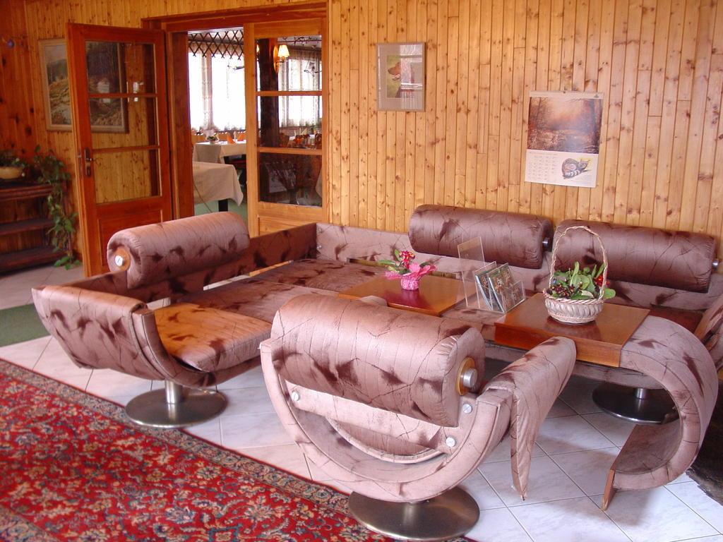 Lovecky Hotel Jivak Louceň Bagian luar foto