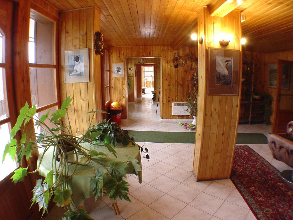 Lovecky Hotel Jivak Louceň Bagian luar foto